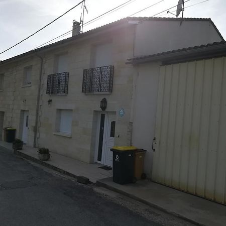 Gite Du Vignoble Sidky Lussac (Gironde) Exterior foto